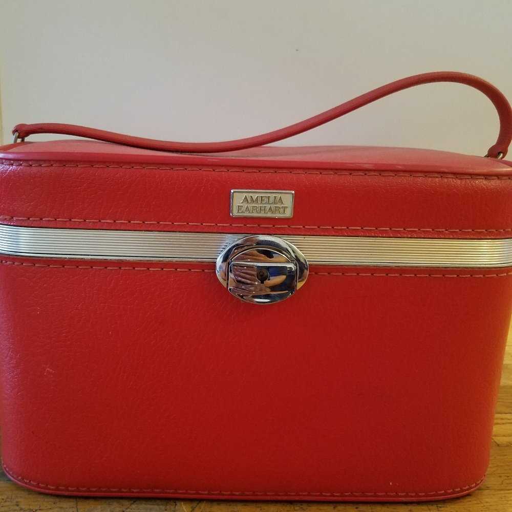 Vintage Amelia Earhart luggage one pc